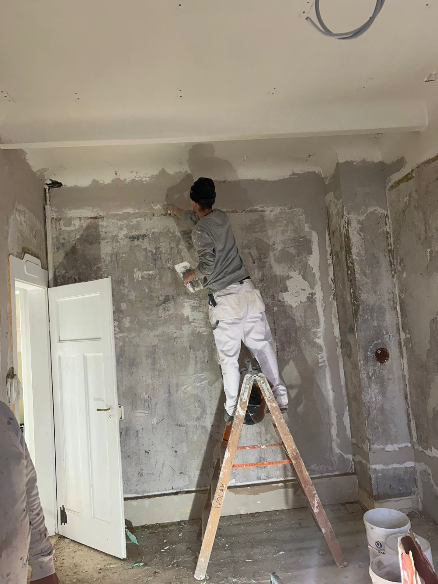 Wandaufbereitung vor Malerarbeiten
